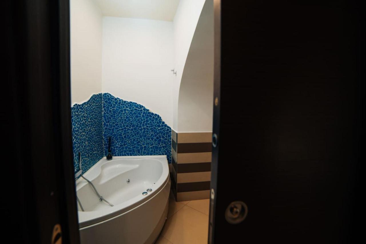 Domus Gisulfo Apartment Salerno Bagian luar foto