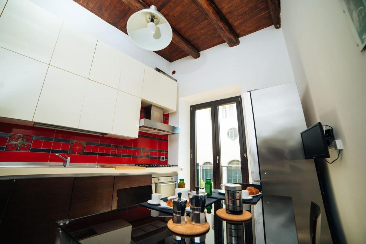 Domus Gisulfo Apartment Salerno Bagian luar foto